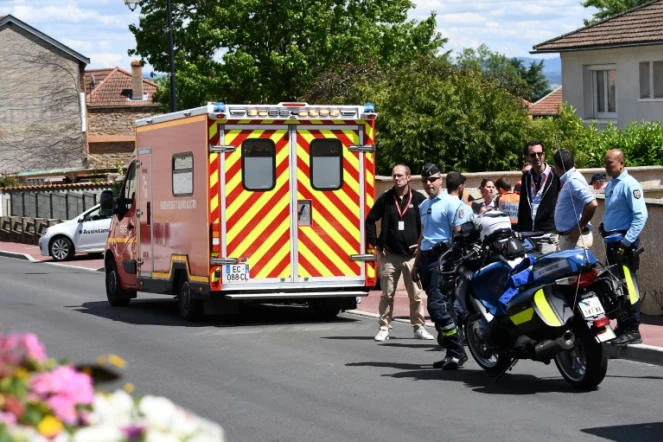 L'ambulance transportant, Chris Froome, quadruple vainqueur du Tour de France, victime d'une chute durant un entraînement  avant la 4e étape du Dauphiné, le 12 juin 2019