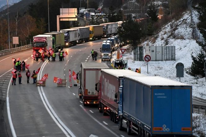 Le tunnel du Fréjus, à Modane (Savoie), bloqué par des routiers le 21 novembre 2017