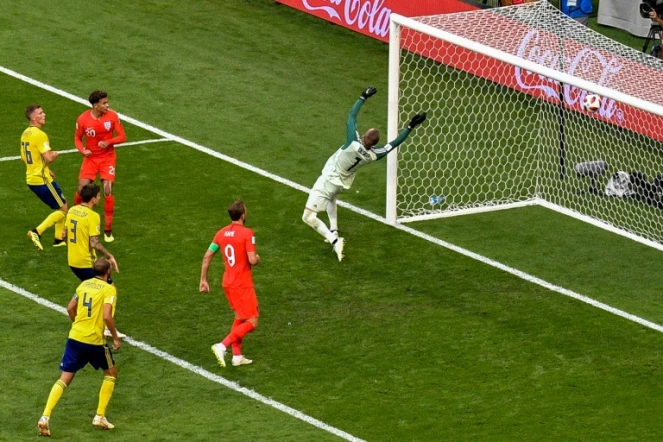 Le milieu anglais Dele Alli (N.20) marque le but du break contre la Suède à Samara, le 7 juillet 2018