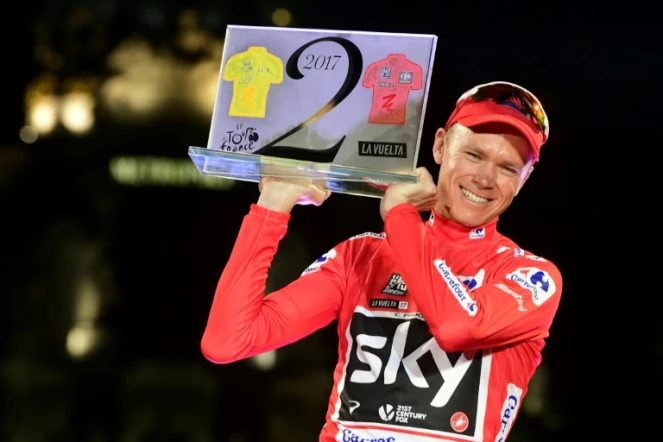 Le Britannique Chris Froome (Sky) soulève le trophée après avoir remporté la Vuelta, le 10 septembre 2017 à Madrid