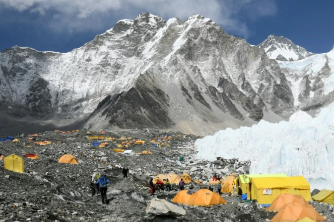 Des tentes au camp de base de l'Everest, le 23 avril 2018 au Népal