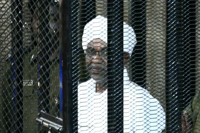 L'ex-président soudanais Omar el-Béchir au tribunal, à Khartoum, le 31 août 2019