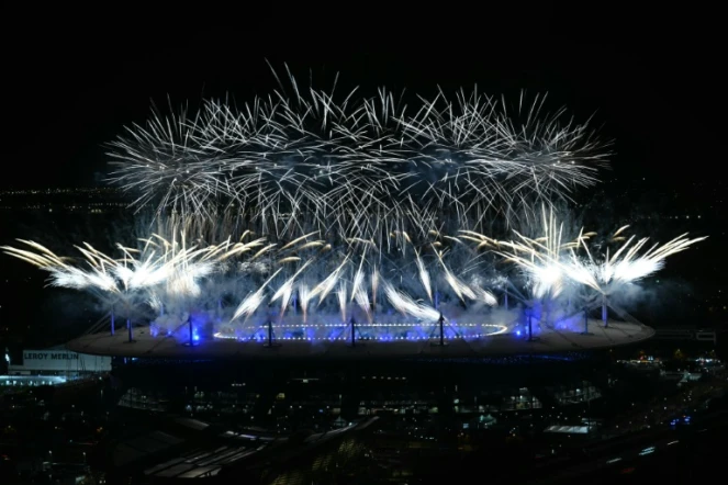 Les feux d'artifice à la fin de la cérémonie de clôture des Jeux Olympiques au Stade de France, au nord de Paris, le 11 août 2024