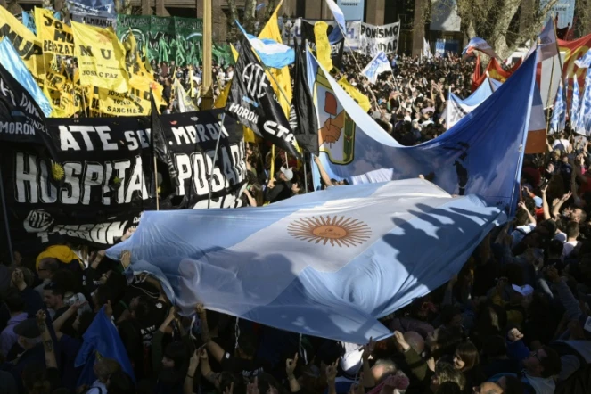 Des partisans de la vice-présidente argentine Cristina Kirchner sur la place de Mai à Buenos Aires le 2 septembre 2022