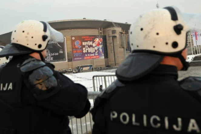 Photo d'illustration de policiers serbes à Belgrade, le 27 janvier 2012. L'homme s'est fait exploser dans une pâtisserie, aux alentours de midi, selon les forces de police serbes