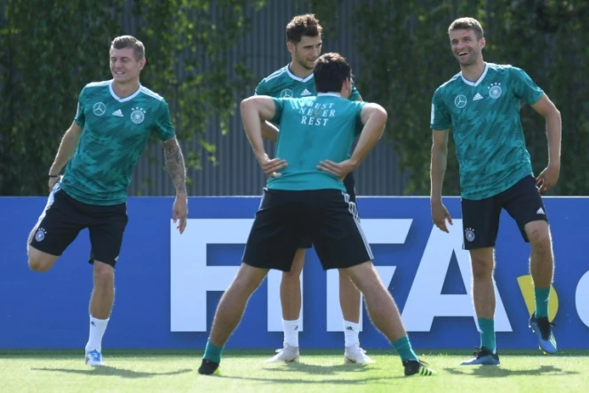 Toni Kroos, le buteur providentiel de l'Allemagne, et ses coéquipiers peaufinent des réglages au camp de base de Vatutinki, le 25 juin 2018