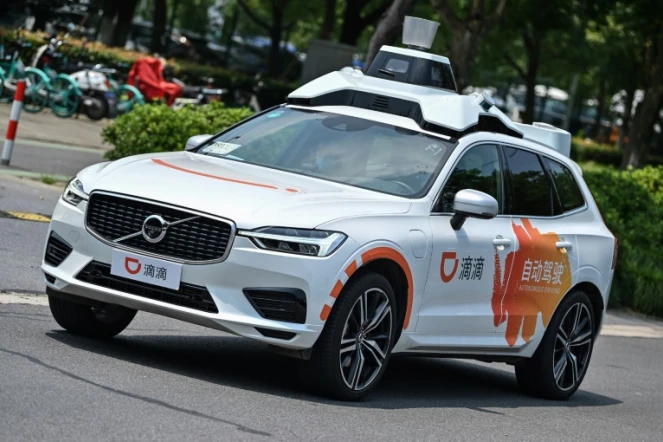 Un robotaxi Didi Chuxing circule dans les rues de Shanghai, le 20 juillet 2020