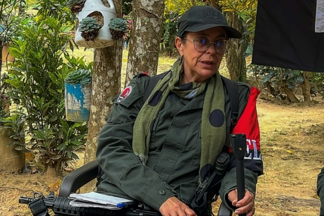 La commandante de l'ELN Luz Ammanda Payares Payares, alias Silvana Guerrero, donne une interview à l'AFP dans la région du Catatumbo, dans le nord-est de la Colombie, le 8 mars 2025