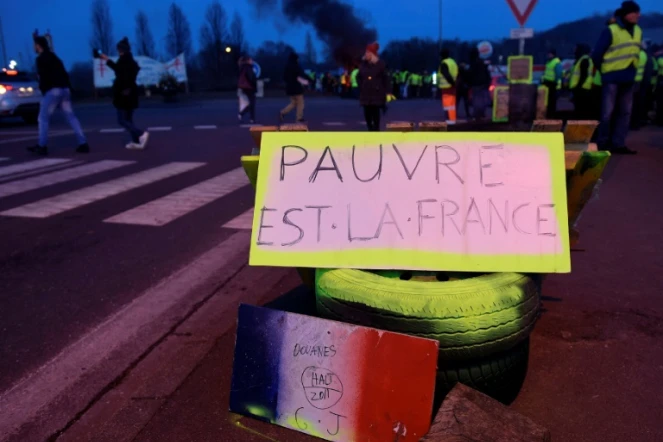Protestation de "gilets jaunes" à Longevilles-Les-Saint-Avold, (est de la France), le 15 décembre 2018