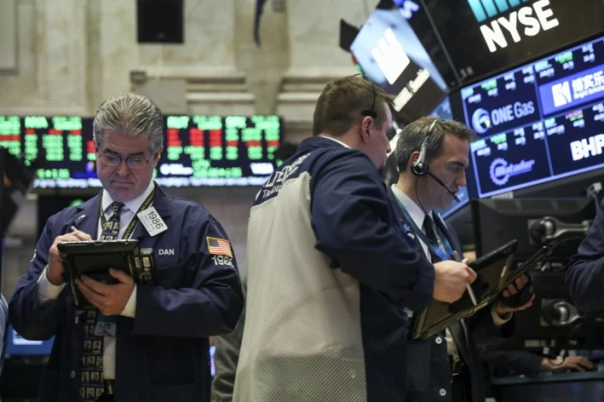 L'indice vedette de Wall Street perdait plus de 3% lundi, le marché étant touché de plein fouet par la chute de quelques grandes valeurs du secteur technologique comme Amazon ou Intel