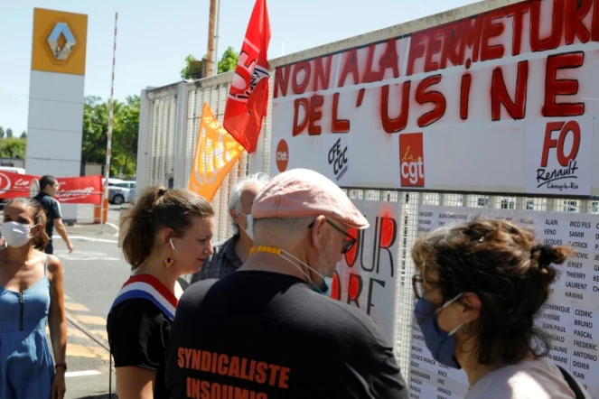 Réunion de syndicalistes devant l'usine Renault à Choisy-le-Roi, le 29 mai 2020 pour dénoncer les pertes d'emplois
