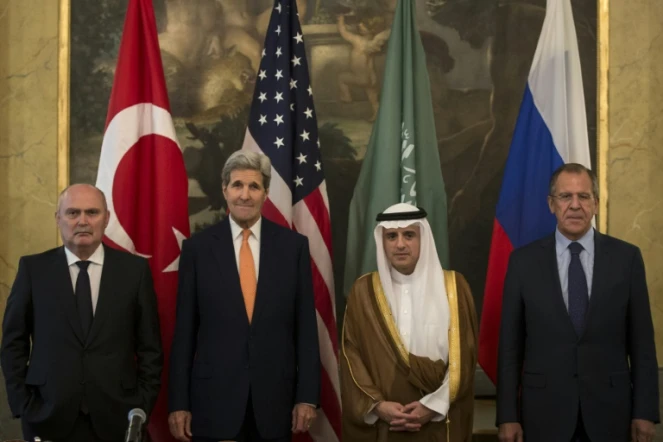 Les chefs de la diplomatie turque Feridun Sinirlioglu, américaine John Kerry, saoudienne Adel al-Jubeir et russe Sergueï Lavro, le 23 octobre 2015 à Vienne