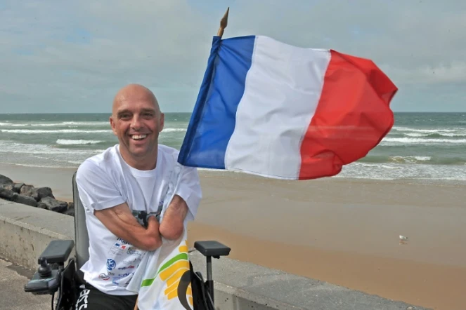 Philippe Croizon après sa traversée de la Manche, le 20 septembre 2010 à Wissant dans le le Pas-de-Calais
