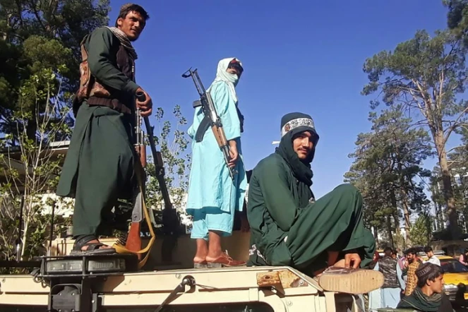 Des combattants talibans à Hérat, le 13 août 2021 en Afghanistan