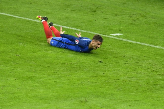 Antoine Griezmann fête son but, avec l'équipe de France, contre l'Islande au Stade de France, le 3 juillet 2016