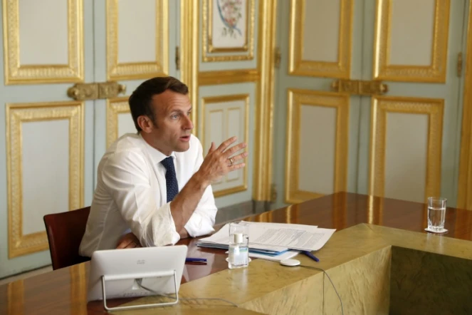 Le président Emmanuel Macron lors d'une visiconférence, à l'Elysée le 16 avril 2020