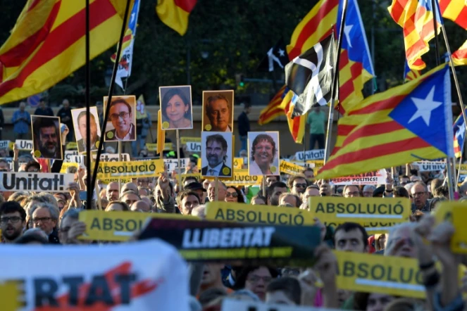 Manifestants catalans pro-indépendance à Barcelone, le 12 juin 2019, en faveur de l'acquittement des douze séparatistes jugés à Madrid pour leur rôle dans la tentative de sécession de 2017