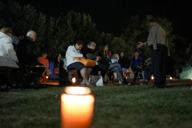 Soirée de prières en hommage aux victimes du séisme le 29 août 2016 dans un parc d'Amatrice  