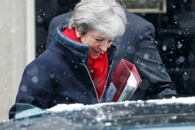 La Première ministre britannique Theresa May quitte Downing Street pour se rendre à la séance de questions au Parlement, le 28 février 2018