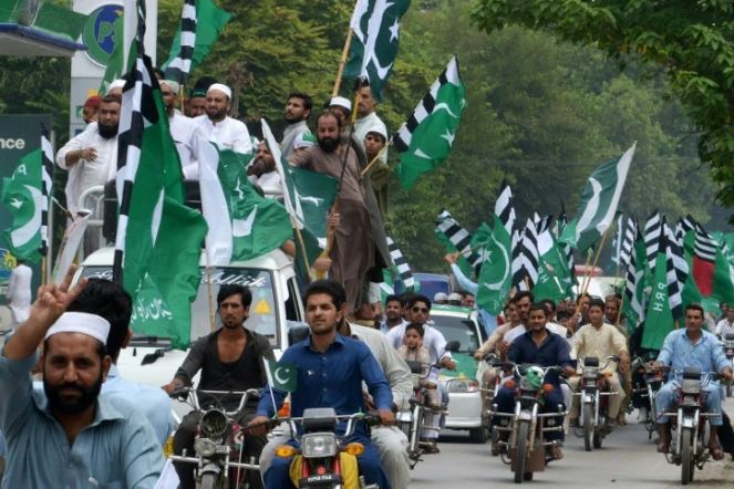 Des Pakistanais célèbrent l'indépendance du pays à Peshawar, le 14 août 2015