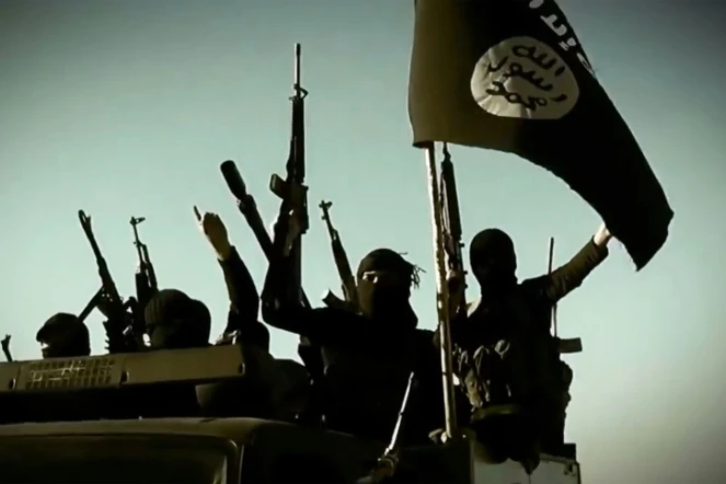Capture d'écran d'une vidéo de propagande du groupe Etat islamique (EI) montrant des jihadistes dans un lieu non précisé de la province irakienne d'Al-Anbar, le 17 mars 2014