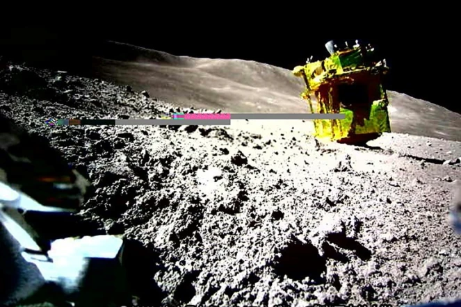 Photo publiée le 25 janvier 2024 par l'Agence spatiale japonaise Jaxa montrant  une image de la surface lunaire transmise par la sonde Sora-Q après l'atterrissage du module SLIM sur la Lune, le 20 janvier 2024