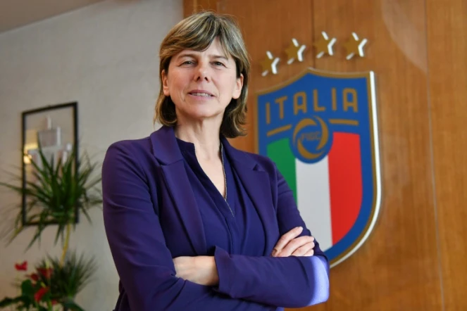 La sélectionneuse de l'équipe  d'Italie de football féminin, Milena Bertolin, pose à son bureau à Rome, le 6 février 2019