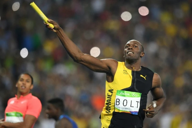 La légende du sprint jamaïcain Usain Bolt célèbre la victoire de son relais 4x100 m aux Jeux de Rio, le 19 août 2016