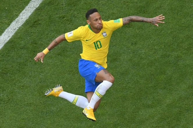L'attaquant brésilien Neymar buteur lors de la qualification en quarts de finale du Mondial le 2 juillet 2018