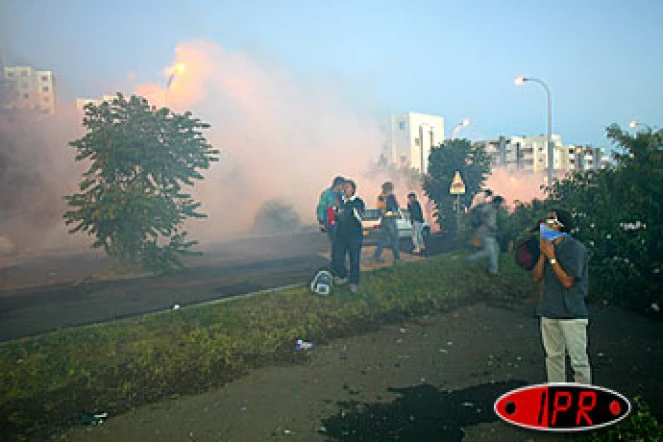 Jeudi 5 juin 2003 -
De violents affrontements ont opposé les forces de l'ordre à 300 grévistes devant le rectorat