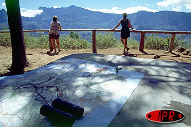 Image de randonnée sur les sentiers de La Réunion