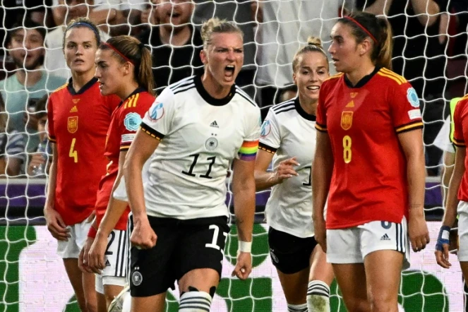 Alexandra Popp inscrit le deuxième but de l'Allemagne face à l'Espagne à l'Euro, le 12 juillet 2022 à Brentford 