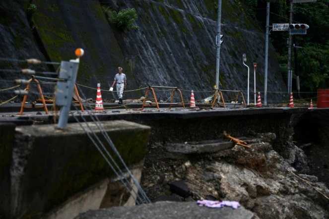 Une route endommagée par les pluies diluviennes et les inondations à Kuma (Japon), le 9 juillet 2020
