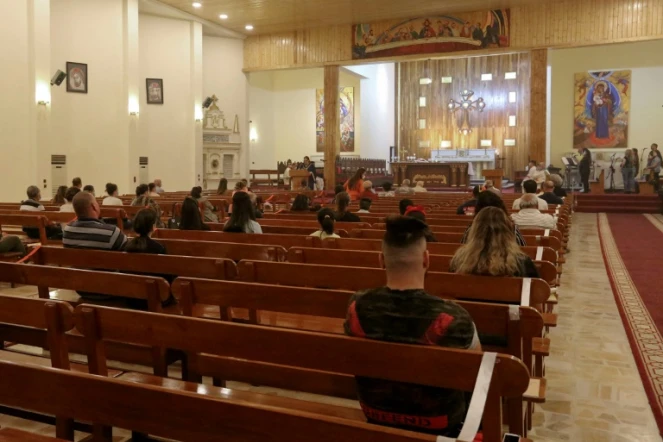 Des fidèles assistent à la messe en la cathédrale Saint Joseph de Bagdad, le 7 novembre 2020