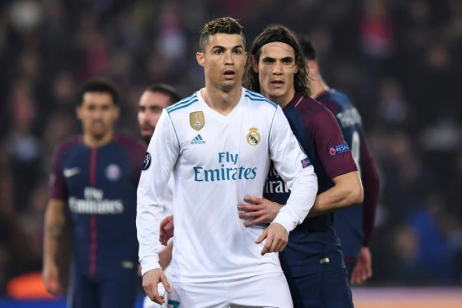 Cristiano Ronaldo (g) du Real Madrid et Edinson Cavani (d) du PSG, lors du match de l'UEFA au Parc des Princes le 6 mars 2018