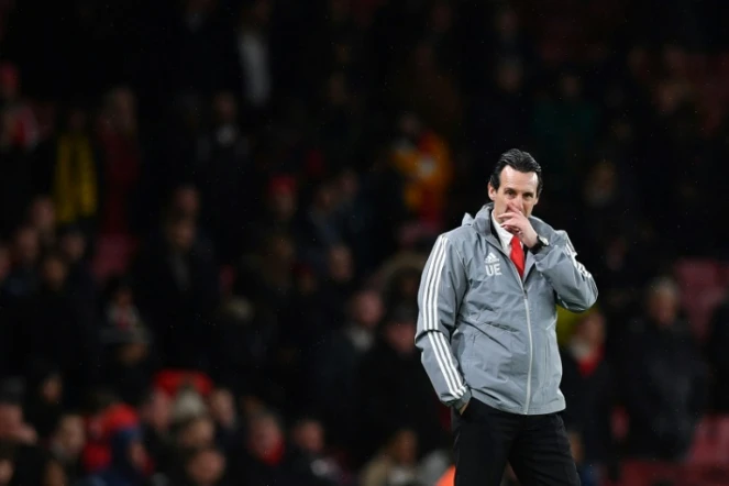 Le technicien espagnol Unai Emery désabusé durant la défaite de son équipe, Arsenal, face à Francfort, le 28 novembre 2019 à Londres