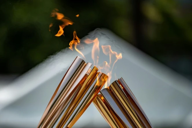 Passage de relais de la flamme olympique à Tokyo le 20 juillet 2021