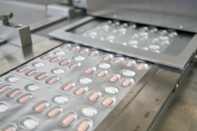 Photo fournie le 16 novembre 2021 par Pfizer montrant la production de sa pilule contre le Covid (Paxlovid), dans une usine de Fribourg, en Allemagne
