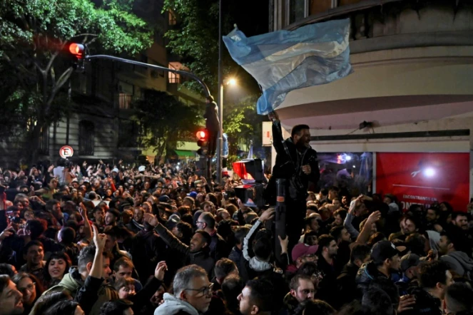 Manifestation de soutien à la vice-présidente argentine Cristina Krichner devant son domicile à Buenos Aires, le 27 août 2022