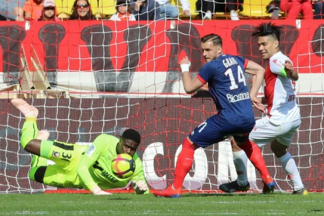 Le gardien de Caen, Brice Samba, lors du match de Ligue 1 face à Monaco, à "Louis II", le 31 mars 2019
