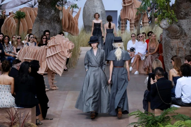 Défilé Dior haute couture à l'occasion des 70 ans de la griffe à Paris, le 3 juillet 2017