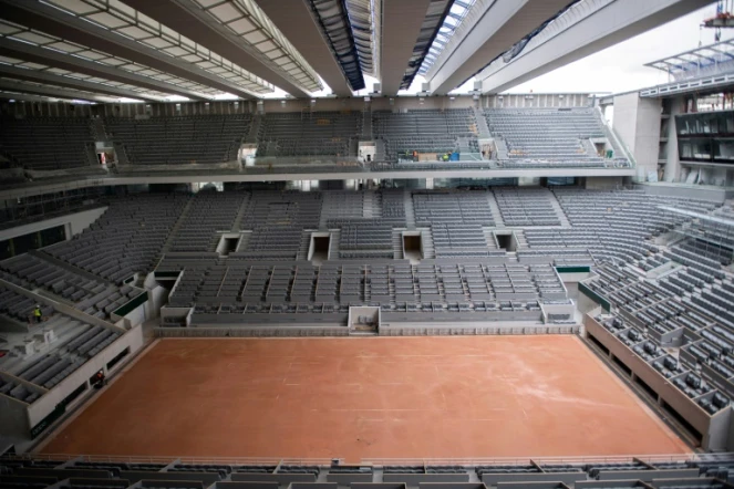 A trois jours du tournoi de Roland-Garros, sa jauge de spectateurs a été resserrée une fois de plus, de 5.000 à 1.000 spectateurs par jour