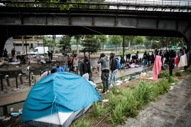 Un campement de migrants Porte de la Chapelle, le 9 juin 2017, dans le nord de Paris
