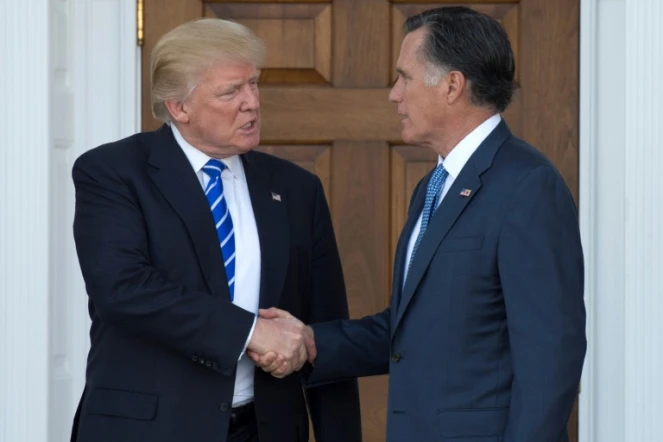 Donald Trump et Mitt Romney à l'issue de leur entrevue le 19 novembre 2016 à Bedminster dans le New Jersey
