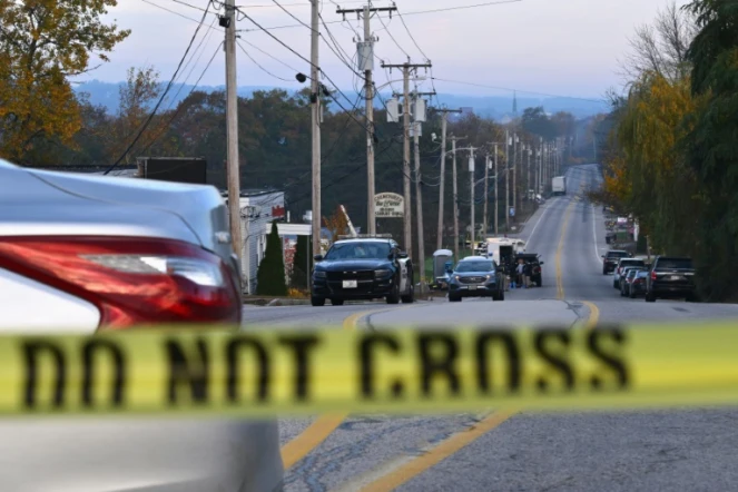 Un barrage de police près du bar Schemengees à Lewiston, dans le Maine, le 27 octobre 2023