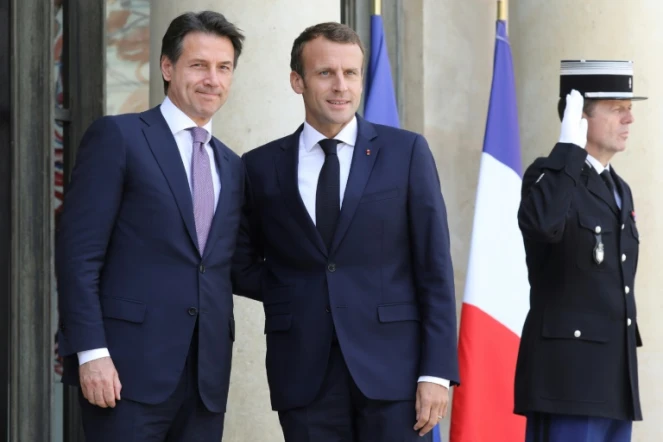 Le chef du gouvernement italien Giuseppe Conte et le président français Emmanuel Macron à l'Elysée, le 15 juin 2018