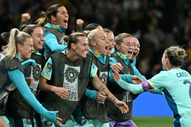La joie des Australiennes, qualifiées pour les huitièmes après leur large victoire contre le Canada, le 31 juillet 2023 à Melbourne