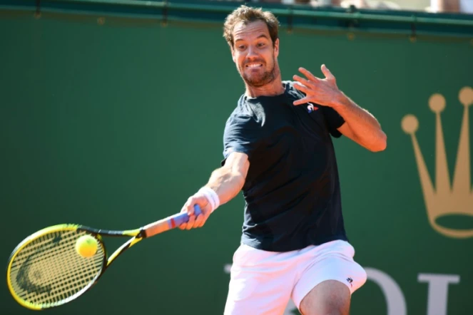 Le Français Richard Gasquet face à l'Allemand Mischa Zverev au Masters 1000 de Monte-Carlo, le 19 avril 2018 à Monaco 