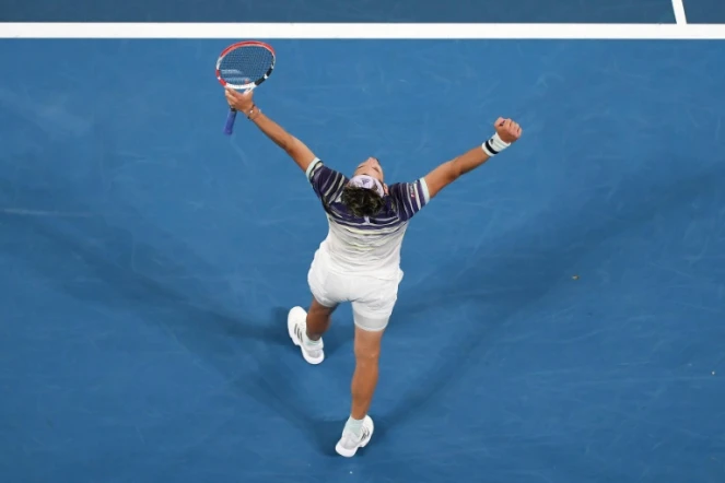 L'Australien Dominic Thiem exulte après sa victoire sur l'Espagnol Rafael Nadal en quart de finale de l'Open d'Australie, à Melbourne, le 29 janvier 2020