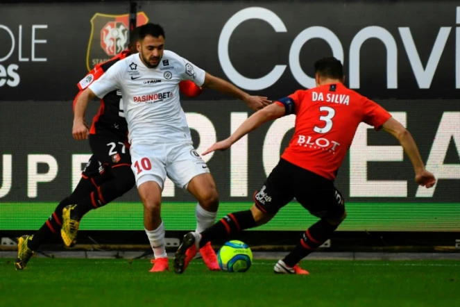 L'attaquant de Montpellier Gaëtan Laborde face au défenseur rennais Damien Da Silva le 8 mars à Rennes, lors de l'un des derniers matches de Ligue 1 disputés avant la suspension du championnat en raison de la pandémie de nouveau coronavirus.
